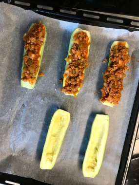 Fırında Kabak Kabak Peynir ve Dereotu Dolması.