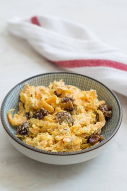 Kavrulmuş Cevizli Türk Havuç Salatası / Yoğurtlu Tarator.