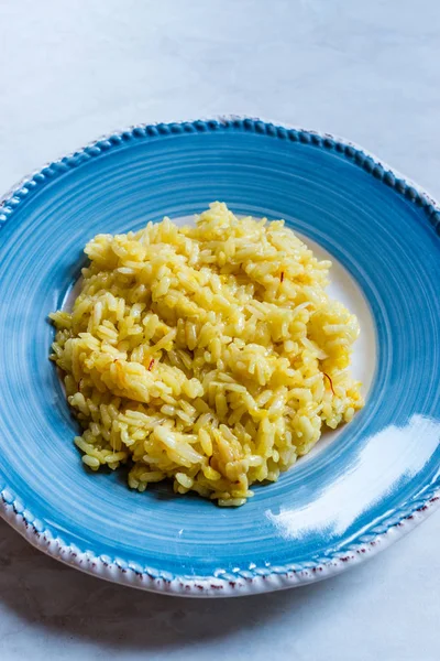 Italiensk risotto med saffran/alla Milanese-stil. — Stockfoto