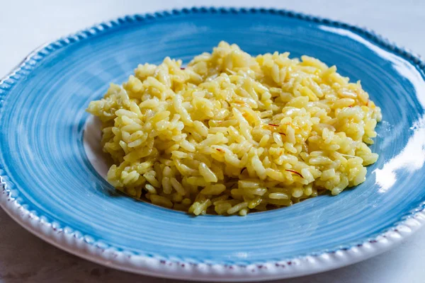 Risotto italiano con azafrán / Allá estilo milanés . — Foto de Stock