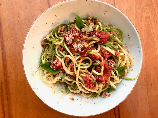 Spiralized Zucchini Noodle Spaghetti with Tomatoes, Cheese, Greens and Walnut. — Stock Photo, Image