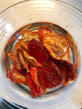 Kurutulmuş domates yemeye hazır. Organik gıda.