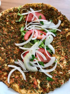 Lahmacun Türk geleneksel pizza, Minced veya kuzu eti, Oni