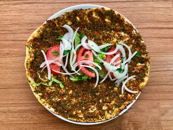 Lahmacun Turkish Traditional Pizza with Minced or Lamb Meat, Onions and Tomatoes. — Stock Photo, Image