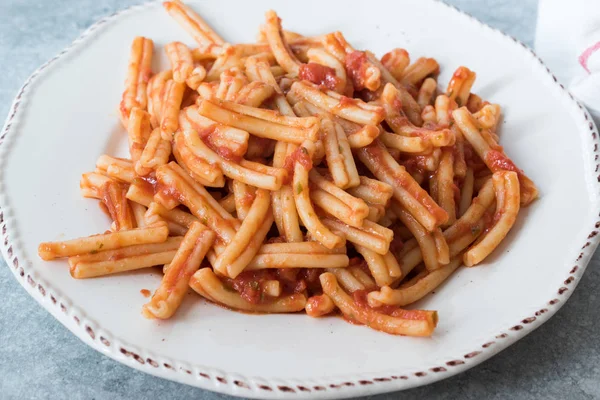 Sicilian Pasta Fusillata Casareccia with Tomato Sauce. — Stock Photo, Image