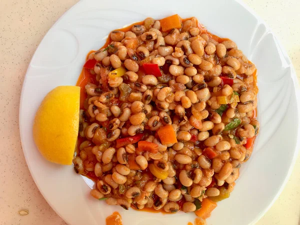 Turkish Olive Oil Food Black Eyed Peas with Lemon / Borulce Salad. — Stock Photo, Image