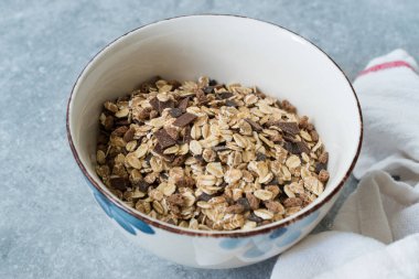 Sütsüz Acı Çikolatalı Müsli Granola.