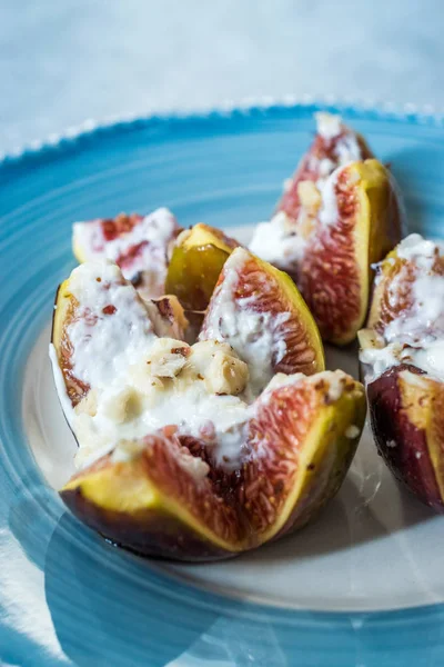 Figs with Goat Cream Cheese, Honey and Hazelnut Powder. — Stock Photo, Image