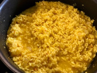 Tavada İtalyan Risotto / Alla Milanese Style.