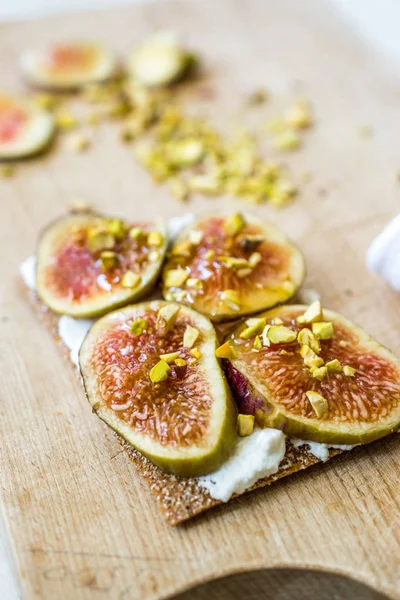 Crispbread with Fig, Ricotta Cheese, Pistachio and Honey Ready to Eat. — Stock Photo, Image