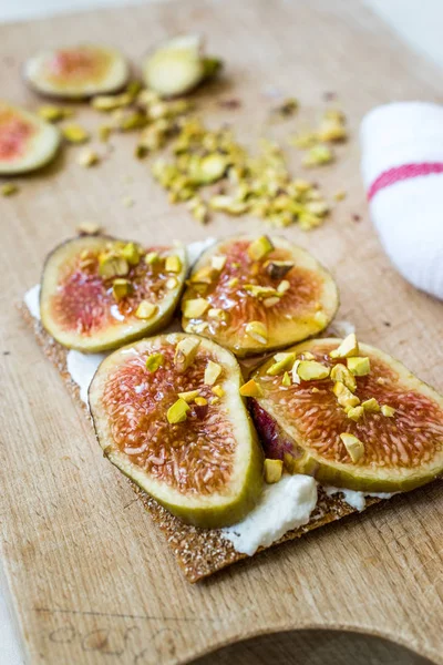Crispbread with Fig, Ricotta Cheese, Pistachio and Jam Ready to Eat. — Stock Photo, Image