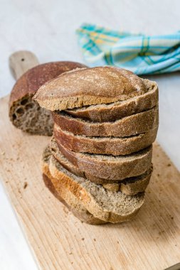 Ahşap Tahta da Zeytinyağı ile Ciabatta Ekşi Hamur Ekmek.
