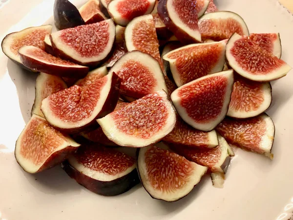 Sliced Fresh Ripe Fig Slices Ready to Use / Eat. — Stock Photo, Image