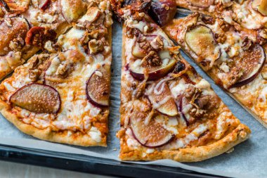 Cevizli İncirli Pizza ve Kuru Domates.