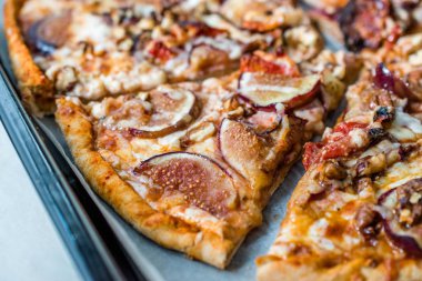 Cevizli İncirli Pizza ve Kuru Domates.