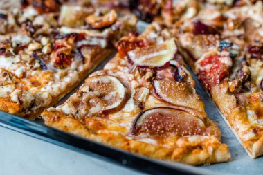 Cevizli İncirli Pizza ve Kuru Domates.