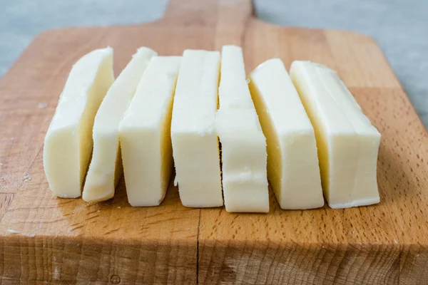String kaas plakjes voor een hapje/Turkse DIL Peyniri. — Stockfoto