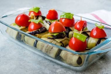 Patlıcana Sarılmış Köfteli ve Çeri Domatesli Islim Köfte Kebabı / Patlıcan Dilimleri.