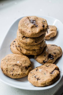 Hindistan Cevizi ve Badem Unu Ile Yapılan Paleo Çikolatalı Kurabiye 