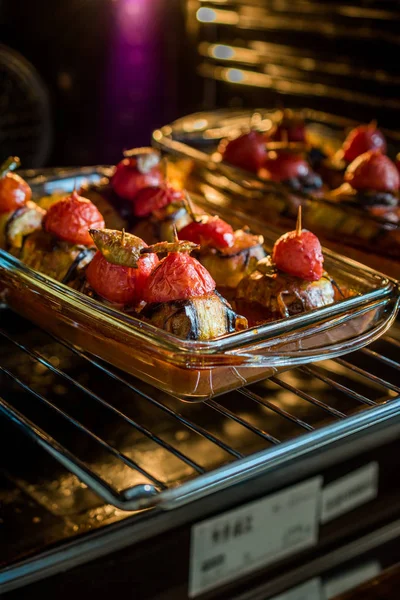 Fırında Tepside Patlıcana Sarılmış Köfte li ve Çeri Domatesli Islim Köfte Kebabı.