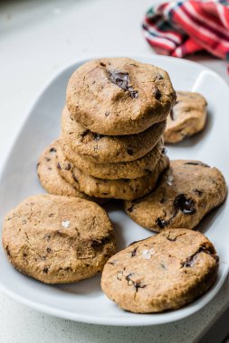 Hindistan Cevizi ve Badem Unu Ile Yapılan Paleo Çikolatalı Kurabiye 