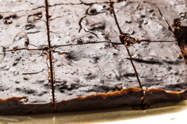 Keçiboynuzu Tozu Unlu Çikolatalı Brownie Kek.