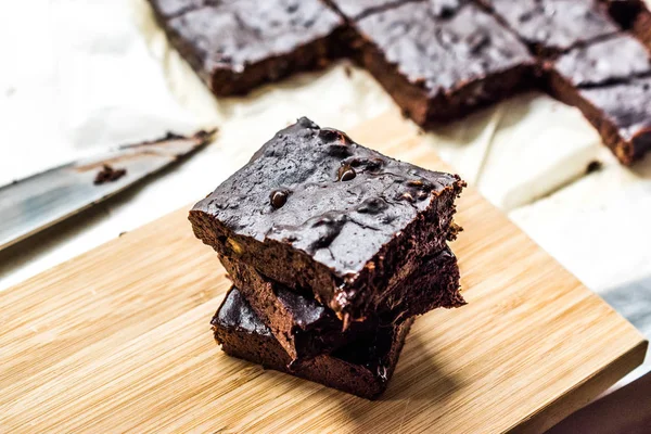 Csokoládé brownie Cake készült szentjánoskenyér Liszt por. — Stock Fotó