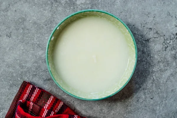 Organik Yogurt / Air Yoghurt Siap Digunakan di Bowl . — Stok Foto