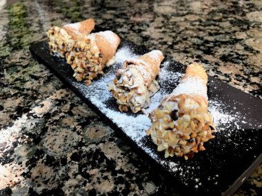 İtalya Ricotta Peyniri ile Sicilya Tatlılar Cannoli.