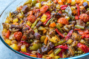 Türk Kebap Orman Kebabı / Küplü Etli ve Sebzeli Güveç. 