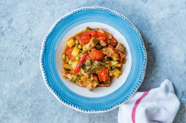 Türk Kebap Orman Kebabı / Küplü Etli ve Sebzeli Güveç.