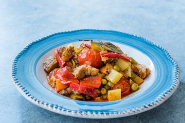 Türk Kebap Orman Kebabı / Küplü Etli ve Sebzeli Güveç.