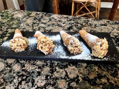 İtalya Ricotta Peyniri ile Sicilya Tatlılar Cannoli.