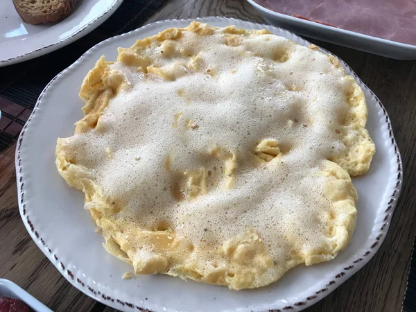 Foamy and Fluffy Omelette with Foam Homemade Mont Saint Michel Style for Breakfast. — Stock Photo, Image