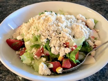 Salata Brynza / Bryndza Peynir Tulum ile. Sağlıklı Taze Organik Gıda