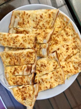 Eritilmiş Peynirli Türk Pide Kashar.
