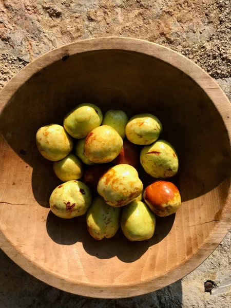 Fresh Jujubes in Wooden Bowl at Garden Sunlight. — Stock Photo, Image