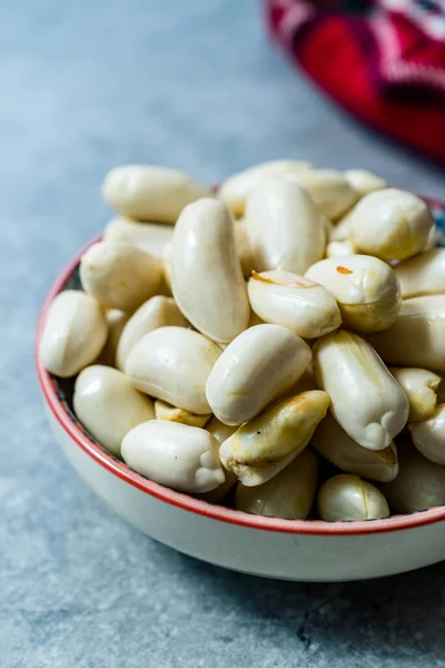 Organic Raw Unsalted White Peanuts in Bowl. — Stok Foto