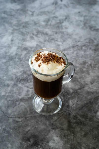 Café Amaretto Alcoolisé Fait Maison Avec Cognac Crème Fouettée Prêt — Photo