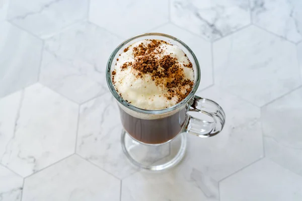 Café Amaretto Alcoolisé Fait Maison Avec Cognac Crème Fouettée Prêt — Photo