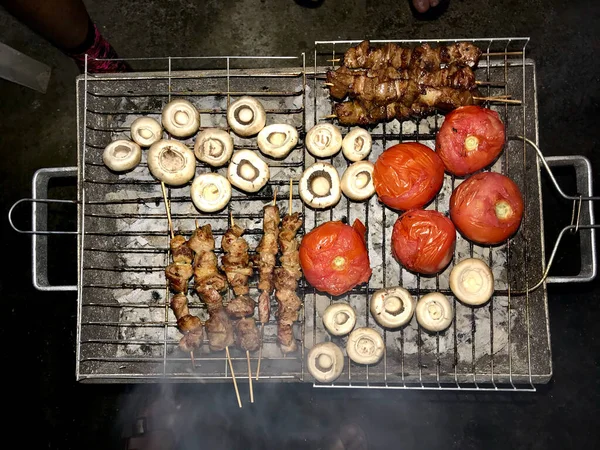 Cordero Estilo Turco Kebab Shish Skewer Cocido Con Champiñones Tomates —  Fotos de Stock