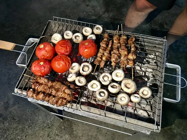 Cordero Estilo Turco Kebab Shish Skewer Cocido Con Champiñones Tomates — Foto de Stock