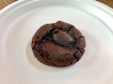 Paleo Diyet Çikolatalı Kurabiye Unsuz, Şekersiz ve Glütensiz, pekmez ve Tahini ile tatlandırılmış. Organik Tatlı Atıştırmalıkları.