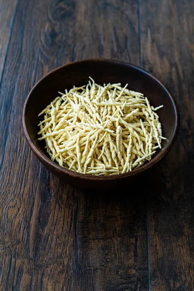 Verse Trofie Raw Italiaanse Pasta Houten Bowl Klaar Koken — Stockfoto