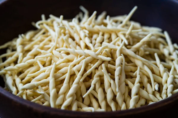 Verse Trofie Raw Italiaanse Pasta Houten Bowl Klaar Koken — Stockfoto