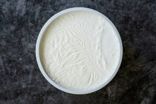 Yogurt Yogurt Istantaneo Pecora Tazza Plastica Pronto Mangiare — Foto Stock