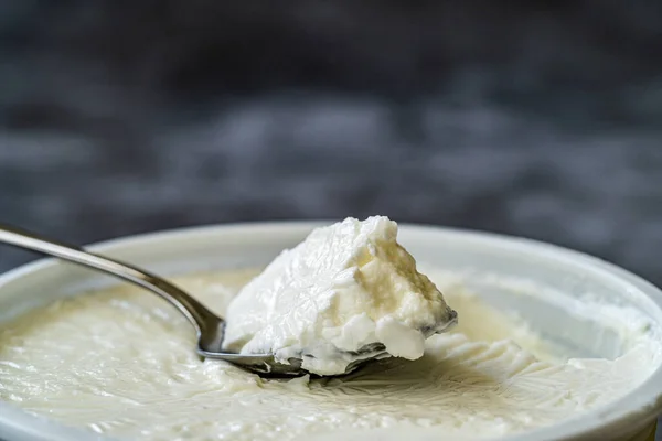 Omedelbar Får Yoghurt Yoghurt Med Sked Plast Cup Redo Att — Stockfoto
