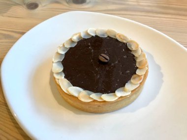 Cafe Shop 'taki Tabakta Espresso Tart Porsiyonu. Yemeye hazır..