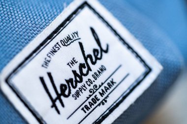 İstanbul şehir / Türkiye - 06 / 08 / 2019: Herschel etiketinin Macro çekimi. Ünlü Marka.