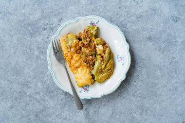 Sağlıklı kabak lazanyalı bolonez. Kabaklı ve porsiyonlu. Hizmet ve Yemeye Hazır.